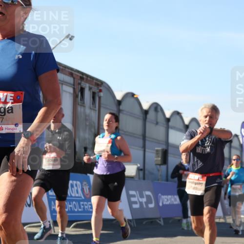 03.10.2025 - Köhlbrandbrückenlauf Luisa Fischer http://msf.ph/oto/9035325 03.10.2025 13:18:58 Ziel 4077, 4556, 4630, 4676, 4756, 4889, 5027, 5304, 5449, 5974, 6117, 6267, 6475, 6506, 6573, 6795 meine-sportfotos.de