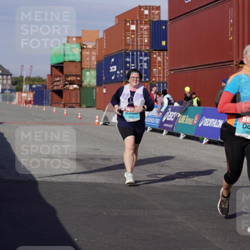 03.10.2025 - Köhlbrandbrückenlauf Michael Burmester http://msf.ph/oto/9035328 03.10.2025 10:47:49 Ziel 1766, 2650, 3092, 3093 meine-sportfotos.de