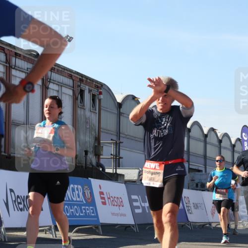 03.10.2025 - Köhlbrandbrückenlauf Luisa Fischer http://msf.ph/oto/9035329 03.10.2025 13:18:59 Ziel 4556, 4630, 4676, 4756, 4889, 5027, 5304, 5449, 5974, 6117, 6267, 6475, 6573, 6795 meine-sportfotos.de