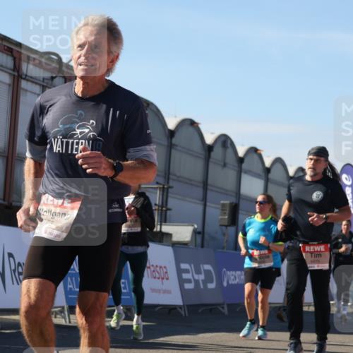 03.10.2025 - Köhlbrandbrückenlauf Luisa Fischer http://msf.ph/oto/9035335 03.10.2025 13:19:00 Ziel 4556, 4630, 4676, 4756, 4889, 5027, 5304, 5449, 5974, 6117, 6127, 6267, 6475, 6573, 6795 meine-sportfotos.de