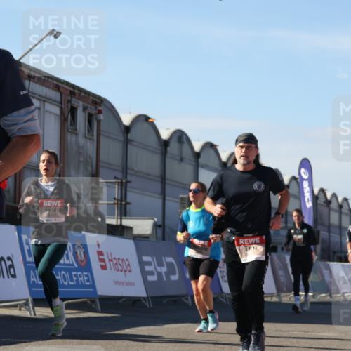 03.10.2025 - Köhlbrandbrückenlauf Luisa Fischer http://msf.ph/oto/9035337 03.10.2025 13:19:00 Ziel 4556, 4630, 4676, 4756, 4889, 5027, 5304, 5449, 5974, 6117, 6127, 6267, 6475, 6573, 6795 meine-sportfotos.de
