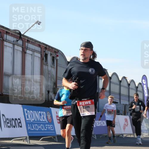 03.10.2025 - Köhlbrandbrückenlauf Luisa Fischer http://msf.ph/oto/9035343 03.10.2025 13:19:01 Ziel 4556, 4630, 4676, 4756, 4889, 5027, 5304, 5449, 5974, 6117, 6127, 6267, 6475, 6573, 6795 meine-sportfotos.de