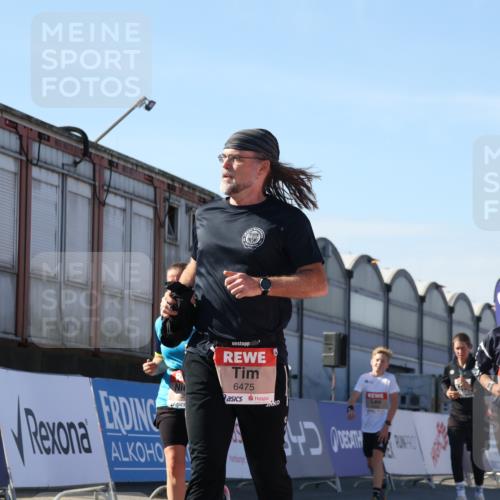 03.10.2025 - Köhlbrandbrückenlauf Luisa Fischer http://msf.ph/oto/9035345 03.10.2025 13:19:01 Ziel 4556, 4630, 4676, 4756, 4889, 5027, 5304, 5449, 5974, 6117, 6127, 6267, 6475, 6573, 6795 meine-sportfotos.de