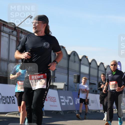 03.10.2025 - Köhlbrandbrückenlauf Luisa Fischer http://msf.ph/oto/9035347 03.10.2025 13:19:02 Ziel 4556, 4630, 4676, 4756, 4876, 4889, 5027, 5304, 5449, 5974, 6088, 6117, 6127, 6267, 6475, 6573, 6795 meine-sportfotos.de