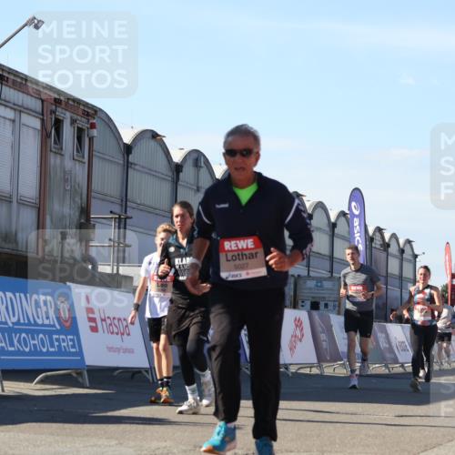 03.10.2025 - Köhlbrandbrückenlauf Luisa Fischer http://msf.ph/oto/9035357 03.10.2025 13:19:03 Ziel 4556, 4630, 4631, 4676, 4816, 4876, 4889, 5027, 5304, 5449, 5974, 6088, 6117, 6127, 6267, 6475, 6573, 6795 meine-sportfotos.de