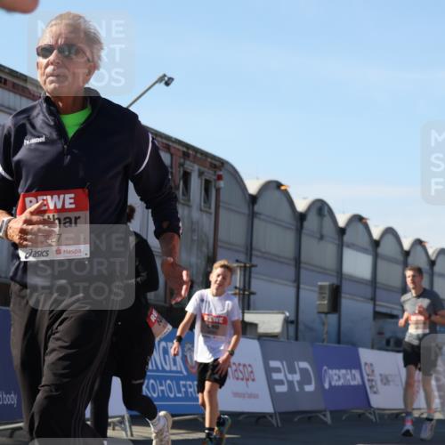 03.10.2025 - Köhlbrandbrückenlauf Luisa Fischer http://msf.ph/oto/9035365 03.10.2025 13:19:04 Ziel 4630, 4631, 4676, 4816, 4876, 4889, 5027, 5304, 5449, 5974, 6088, 6117, 6127, 6267, 6475, 6573, 6795 meine-sportfotos.de