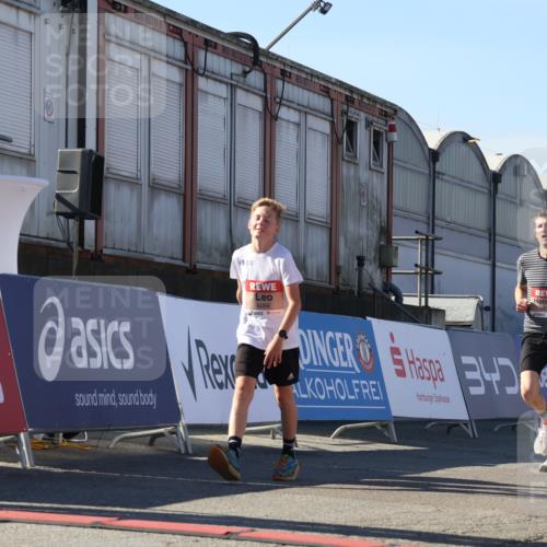 03.10.2025 - Köhlbrandbrückenlauf Luisa Fischer http://msf.ph/oto/9035367 03.10.2025 13:19:06 Ziel 4143, 4630, 4631, 4632, 4676, 4816, 4876, 4889, 5027, 5304, 5449, 5858, 5974, 6088, 6117, 6127, 6267, 6475, 6573 meine-sportfotos.de