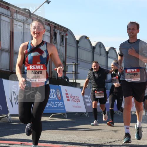 03.10.2025 - Köhlbrandbrückenlauf Luisa Fischer http://msf.ph/oto/9035384 03.10.2025 13:19:08 Ziel 4143, 4630, 4631, 4632, 4676, 4690, 4727, 4816, 4876, 5027, 5304, 5449, 5858, 6088, 6117, 6127, 6475, 6573 meine-sportfotos.de