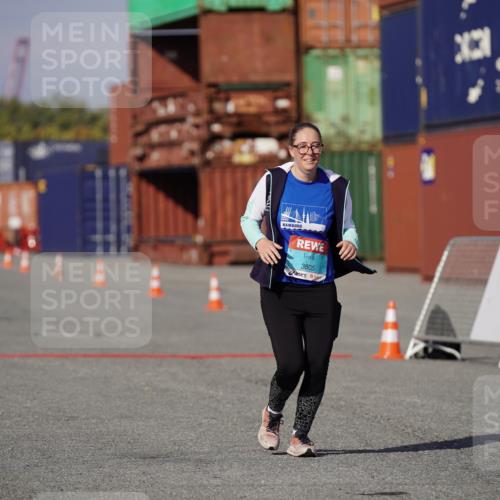 03.10.2025 - Köhlbrandbrückenlauf Michael Burmester http://msf.ph/oto/9035391 03.10.2025 10:49:05 Ziel 3805 meine-sportfotos.de