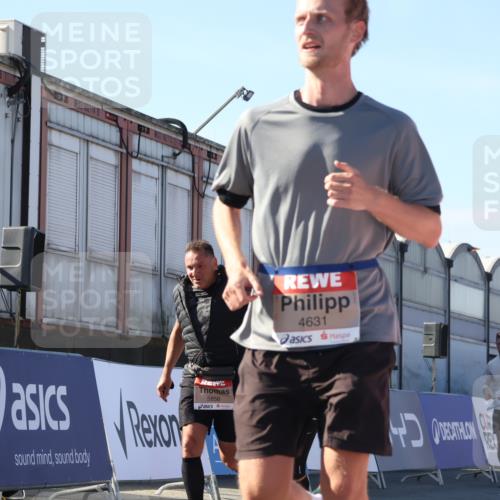 03.10.2025 - Köhlbrandbrückenlauf Luisa Fischer http://msf.ph/oto/9035392 03.10.2025 13:19:10 Ziel 4143, 4630, 4631, 4632, 4676, 4690, 4727, 4816, 4828, 4876, 5027, 5449, 5853, 5858, 6088, 6117, 6127, 6475, 6573 meine-sportfotos.de