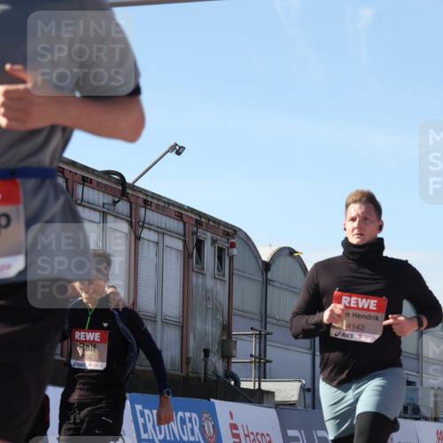 03.10.2025 - Köhlbrandbrückenlauf Luisa Fischer http://msf.ph/oto/9035396 03.10.2025 13:19:10 Ziel 4143, 4630, 4631, 4632, 4676, 4690, 4727, 4816, 4828, 4876, 5027, 5449, 5853, 5858, 6088, 6117, 6127, 6475, 6573 meine-sportfotos.de