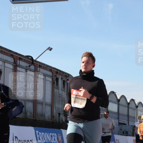 03.10.2025 - Köhlbrandbrückenlauf Luisa Fischer http://msf.ph/oto/9035398 03.10.2025 13:19:11 Ziel 4143, 4630, 4631, 4632, 4690, 4725, 4727, 4816, 4828, 4876, 4996, 5027, 5853, 5858, 6088, 6117, 6127, 6225, 6226, 6475 meine-sportfotos.de