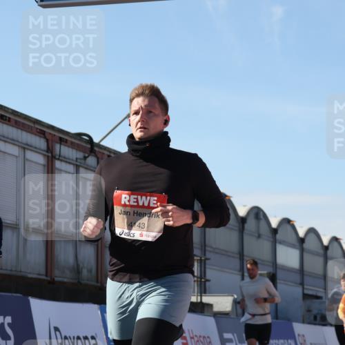 03.10.2025 - Köhlbrandbrückenlauf Luisa Fischer http://msf.ph/oto/9035400 03.10.2025 13:19:11 Ziel 4143, 4630, 4631, 4632, 4690, 4725, 4727, 4816, 4828, 4876, 4996, 5027, 5853, 5858, 6088, 6117, 6127, 6225, 6226, 6475 meine-sportfotos.de
