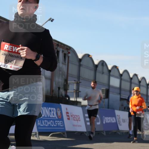03.10.2025 - Köhlbrandbrückenlauf Luisa Fischer http://msf.ph/oto/9035402 03.10.2025 13:19:11 Ziel 4143, 4630, 4631, 4632, 4690, 4725, 4727, 4816, 4828, 4876, 4996, 5027, 5853, 5858, 6088, 6117, 6127, 6225, 6226, 6475 meine-sportfotos.de