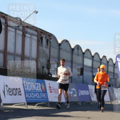 03.10.2025 - Köhlbrandbrückenlauf Luisa Fischer http://msf.ph/oto/9035404 03.10.2025 13:19:12 Ziel 4143, 4630, 4631, 4632, 4690, 4725, 4727, 4816, 4828, 4876, 4996, 5027, 5853, 5858, 6088, 6117, 6127, 6225, 6226, 6475 meine-sportfotos.de