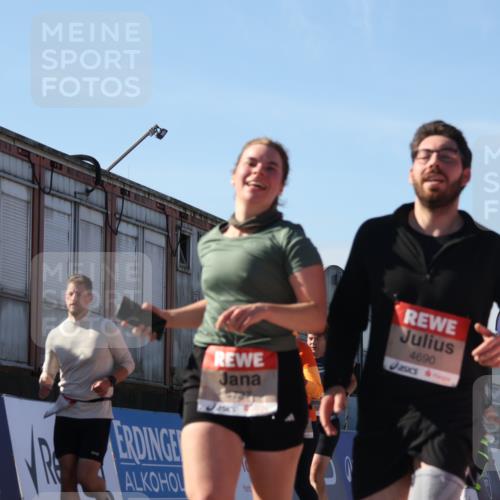 03.10.2025 - Köhlbrandbrückenlauf Luisa Fischer http://msf.ph/oto/9035415 03.10.2025 13:19:13 Ziel 4143, 4593, 4630, 4631, 4632, 4690, 4725, 4727, 4816, 4828, 4876, 4996, 5027, 5853, 5858, 6088, 6127, 6225, 6226, 6576 meine-sportfotos.de
