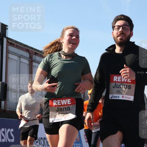 03.10.2025 - Köhlbrandbrückenlauf Luisa Fischer http://msf.ph/oto/9035416 03.10.2025 13:19:14 Ziel 4143, 4593, 4631, 4632, 4690, 4725, 4727, 4816, 4828, 4876, 4996, 5027, 5853, 5858, 6088, 6127, 6225, 6226, 6576 meine-sportfotos.de