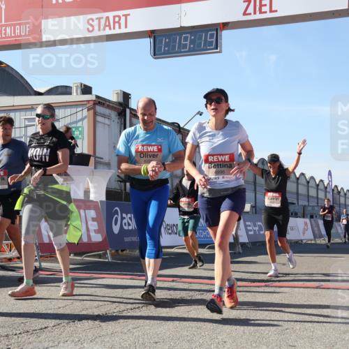 03.10.2025 - Köhlbrandbrückenlauf Luisa Fischer http://msf.ph/oto/9035429 03.10.2025 13:19:18 Ziel 4143, 4593, 4631, 4632, 4690, 4725, 4727, 4816, 4828, 4876, 4996, 5443, 5451, 5853, 5858, 6057, 6088, 6225, 6226, 6230, 6576 meine-sportfotos.de