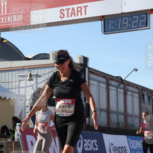 03.10.2025 - Köhlbrandbrückenlauf Luisa Fischer http://msf.ph/oto/9035449 03.10.2025 13:19:21 Ziel 4143, 4593, 4632, 4690, 4725, 4727, 4828, 4996, 5009, 5443, 5451, 5853, 5858, 6057, 6225, 6226, 6230, 6576, 6753 meine-sportfotos.de