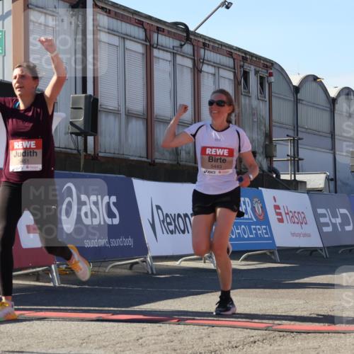 03.10.2025 - Köhlbrandbrückenlauf Luisa Fischer http://msf.ph/oto/9035454 03.10.2025 13:19:22 Ziel 4593, 4690, 4725, 4727, 4828, 4971, 4996, 5009, 5405, 5443, 5451, 5578, 5853, 6057, 6225, 6226, 6230, 6576, 6753 meine-sportfotos.de