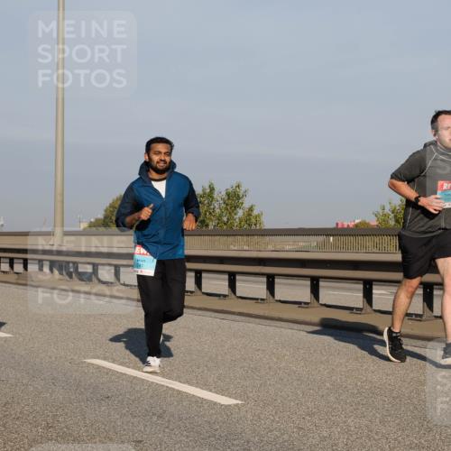 03.10.2025 - Köhlbrandbrückenlauf Fabian Wolf http://msf.ph/oto/9035455 03.10.2025 09:49:59 Position 3 3716, 3741, 3721 meine-sportfotos.de