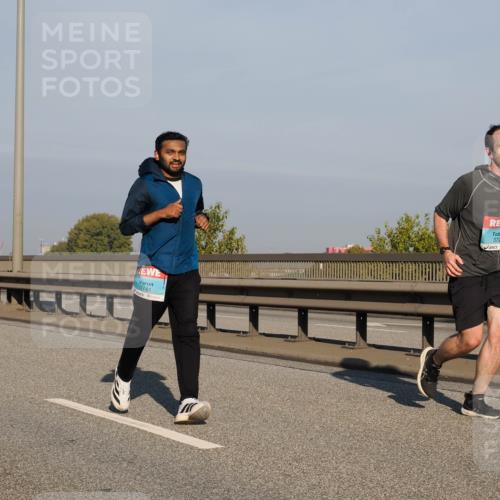 03.10.2025 - Köhlbrandbrückenlauf Fabian Wolf http://msf.ph/oto/9035460 03.10.2025 09:49:59 Position 3 3741, 3721 meine-sportfotos.de