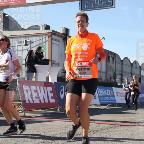 03.10.2025 - Köhlbrandbrückenlauf Luisa Fischer http://msf.ph/oto/9035461 03.10.2025 13:19:23 Ziel 4593, 4690, 4725, 4727, 4828, 4971, 4996, 5009, 5405, 5443, 5451, 5578, 5853, 6057, 6225, 6226, 6230, 6576, 6753 meine-sportfotos.de