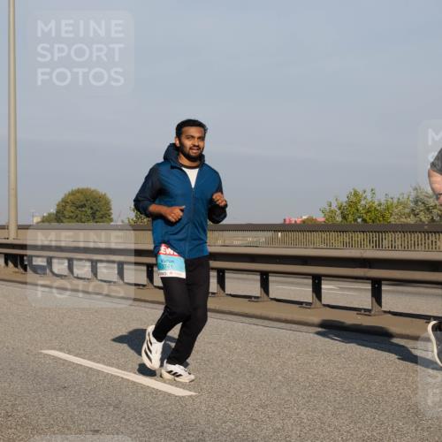 03.10.2025 - Köhlbrandbrückenlauf Fabian Wolf http://msf.ph/oto/9035463 03.10.2025 09:49:59 Position 3 3716, 3741, 3721 meine-sportfotos.de
