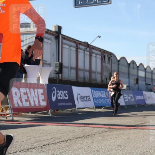 03.10.2025 - Köhlbrandbrückenlauf Luisa Fischer http://msf.ph/oto/9035467 03.10.2025 13:19:24 Ziel 4593, 4690, 4691, 4725, 4828, 4971, 4996, 5009, 5405, 5443, 5451, 5578, 5853, 6057, 6225, 6226, 6230, 6576, 6753 meine-sportfotos.de