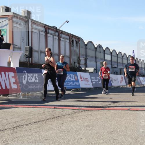 03.10.2025 - Köhlbrandbrückenlauf Luisa Fischer http://msf.ph/oto/9035472 03.10.2025 13:19:25 Ziel 4593, 4691, 4725, 4828, 4971, 4996, 5009, 5405, 5443, 5451, 5578, 5853, 6057, 6225, 6226, 6230, 6576, 6753, 6776 meine-sportfotos.de