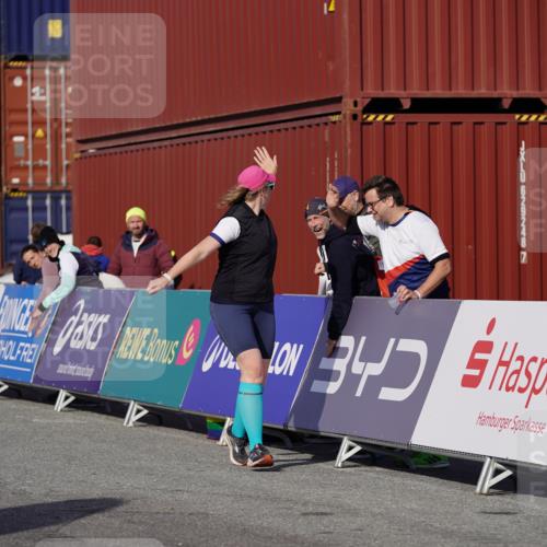 03.10.2025 - Köhlbrandbrückenlauf Michael Burmester http://msf.ph/oto/9035475 03.10.2025 10:50:31 Ziel 3173 meine-sportfotos.de