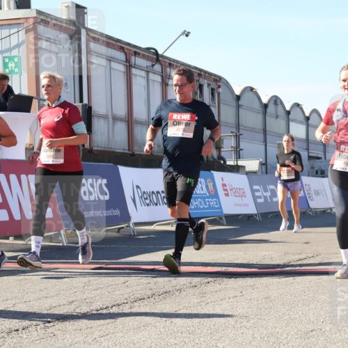 03.10.2025 - Köhlbrandbrückenlauf Luisa Fischer http://msf.ph/oto/9035484 03.10.2025 13:19:27 Ziel 4593, 4691, 4725, 4971, 4996, 5009, 5405, 5443, 5451, 5578, 6057, 6225, 6226, 6230, 6576, 6753, 6776 meine-sportfotos.de