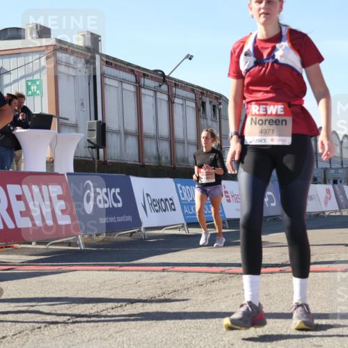 03.10.2025 - Köhlbrandbrückenlauf Luisa Fischer http://msf.ph/oto/9035493 03.10.2025 13:19:28 Ziel 4593, 4691, 4971, 5009, 5405, 5443, 5451, 5578, 6057, 6230, 6576, 6753, 6776 meine-sportfotos.de