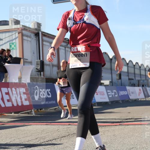 03.10.2025 - Köhlbrandbrückenlauf Luisa Fischer http://msf.ph/oto/9035497 03.10.2025 13:19:29 Ziel 4593, 4691, 4971, 5009, 5405, 5443, 5451, 5578, 6057, 6230, 6576, 6753, 6776 meine-sportfotos.de
