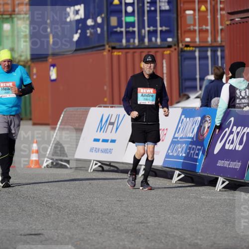 03.10.2025 - Köhlbrandbrückenlauf Michael Burmester http://msf.ph/oto/9035505 03.10.2025 10:50:54 Ziel 2647, 2664 meine-sportfotos.de