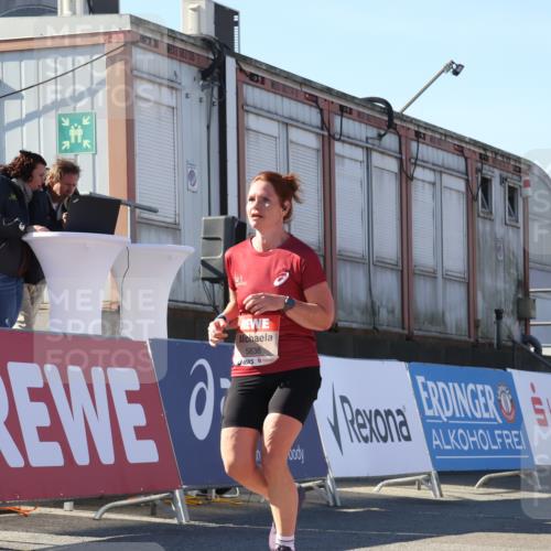 03.10.2025 - Köhlbrandbrückenlauf Luisa Fischer http://msf.ph/oto/9035513 03.10.2025 13:19:35 Ziel 4691, 4971, 4981, 5009, 5405, 5578, 5838, 5975, 6382, 6383, 6600, 6753, 6776 meine-sportfotos.de