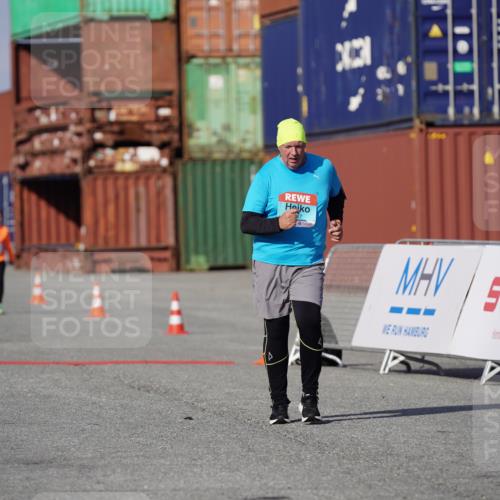 03.10.2025 - Köhlbrandbrückenlauf Michael Burmester http://msf.ph/oto/9035516 03.10.2025 10:50:56 Ziel 2647, 2664 meine-sportfotos.de