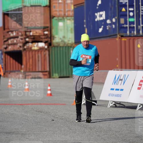 03.10.2025 - Köhlbrandbrückenlauf Michael Burmester http://msf.ph/oto/9035520 03.10.2025 10:50:56 Ziel 2647, 2664 meine-sportfotos.de