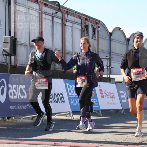 03.10.2025 - Köhlbrandbrückenlauf Luisa Fischer http://msf.ph/oto/9035524 03.10.2025 13:19:39 Ziel 4691, 4981, 5047, 5148, 5647, 5648, 5650, 5838, 5931, 5975, 6382, 6383, 6509, 6600, 6776 meine-sportfotos.de