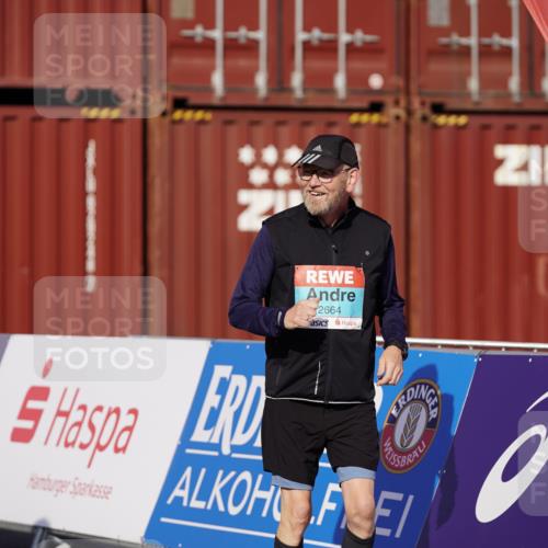 03.10.2025 - Köhlbrandbrückenlauf Michael Burmester http://msf.ph/oto/9035530 03.10.2025 10:51:02 Ziel 2647, 2664 meine-sportfotos.de