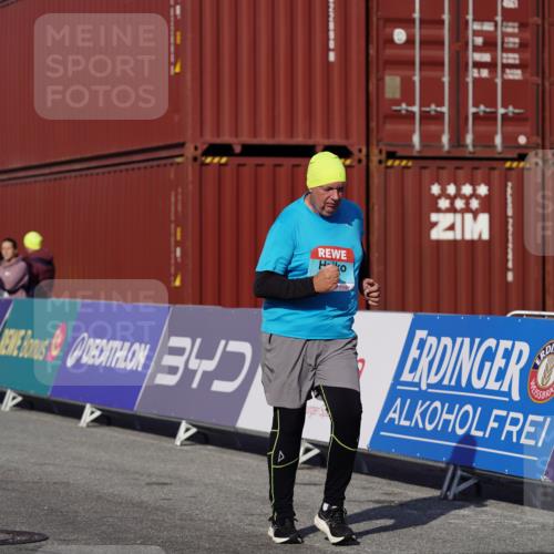 03.10.2025 - Köhlbrandbrückenlauf Michael Burmester http://msf.ph/oto/9035535 03.10.2025 10:51:03 Ziel  meine-sportfotos.de