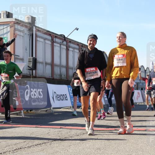 03.10.2025 - Köhlbrandbrückenlauf Luisa Fischer http://msf.ph/oto/9035536 03.10.2025 13:19:40 Ziel 4691, 4981, 5047, 5148, 5647, 5648, 5650, 5838, 5931, 5975, 6382, 6383, 6509, 6600, 6776 meine-sportfotos.de