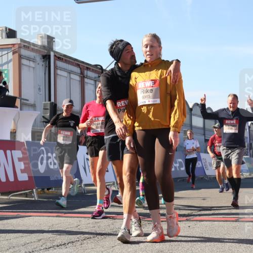 03.10.2025 - Köhlbrandbrückenlauf Luisa Fischer http://msf.ph/oto/9035541 03.10.2025 13:19:41 Ziel 4981, 5047, 5148, 5647, 5648, 5650, 5838, 5931, 5975, 6382, 6383, 6509, 6600, 6776 meine-sportfotos.de