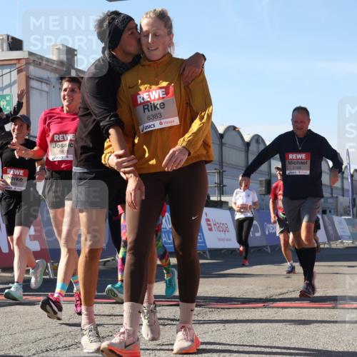 03.10.2025 - Köhlbrandbrückenlauf Luisa Fischer http://msf.ph/oto/9035546 03.10.2025 13:19:42 Ziel 4981, 5047, 5148, 5647, 5648, 5650, 5838, 5931, 5975, 6382, 6383, 6509, 6600, 6660, 6730 meine-sportfotos.de