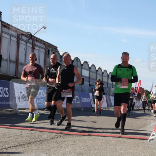 03.10.2025 - Köhlbrandbrückenlauf Luisa Fischer http://msf.ph/oto/9035552 03.10.2025 13:19:49 Ziel 4376, 4539, 4981, 5047, 5059, 5148, 5647, 5648, 5650, 5704, 5841, 5931, 5975, 6068, 6382, 6383, 6414, 6509, 6600, 6660, 6663, 6730 meine-sportfotos.de