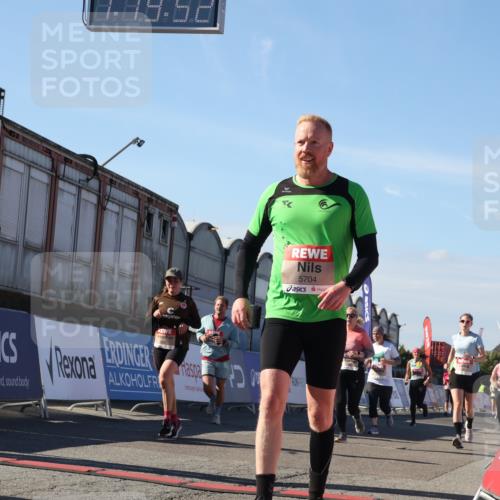 03.10.2025 - Köhlbrandbrückenlauf Luisa Fischer http://msf.ph/oto/9035563 03.10.2025 13:19:51 Ziel 4376, 4539, 4981, 5047, 5059, 5148, 5647, 5648, 5650, 5656, 5657, 5704, 5841, 5931, 6068, 6414, 6509, 6567, 6568, 6660, 6663, 6730 meine-sportfotos.de
