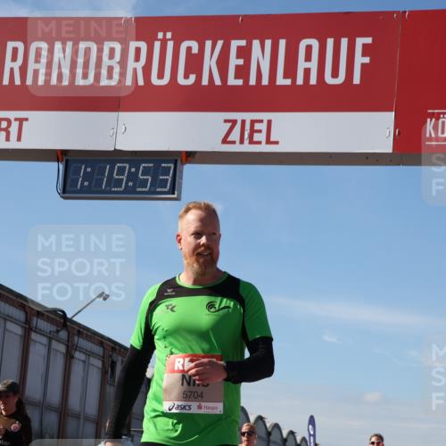 03.10.2025 - Köhlbrandbrückenlauf Luisa Fischer http://msf.ph/oto/9035569 03.10.2025 13:19:52 Ziel 4376, 4539, 5047, 5059, 5148, 5647, 5648, 5650, 5656, 5657, 5658, 5704, 5841, 5931, 6068, 6414, 6509, 6567, 6568, 6660, 6663, 6730 meine-sportfotos.de