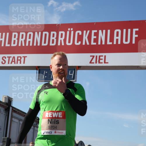 03.10.2025 - Köhlbrandbrückenlauf Luisa Fischer http://msf.ph/oto/9035572 03.10.2025 13:19:52 Ziel 4376, 4539, 5047, 5059, 5148, 5647, 5648, 5650, 5656, 5657, 5658, 5704, 5841, 5931, 6068, 6414, 6509, 6567, 6568, 6660, 6663, 6730 meine-sportfotos.de