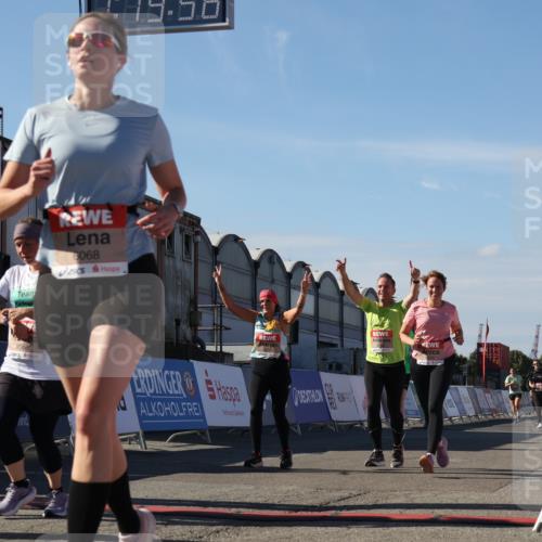 03.10.2025 - Köhlbrandbrückenlauf Luisa Fischer http://msf.ph/oto/9035577 03.10.2025 13:19:55 Ziel 4376, 4539, 4721, 5059, 5656, 5657, 5658, 5704, 5841, 6068, 6414, 6509, 6567, 6568, 6660, 6663, 6730 meine-sportfotos.de