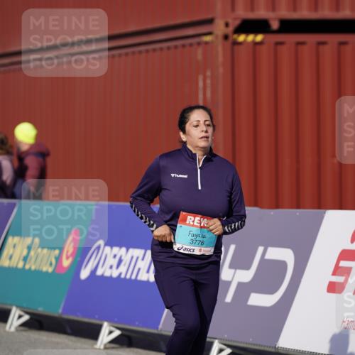 03.10.2025 - Köhlbrandbrückenlauf Michael Burmester http://msf.ph/oto/9035580 03.10.2025 10:51:33 Ziel 3474, 3477, 3776 meine-sportfotos.de